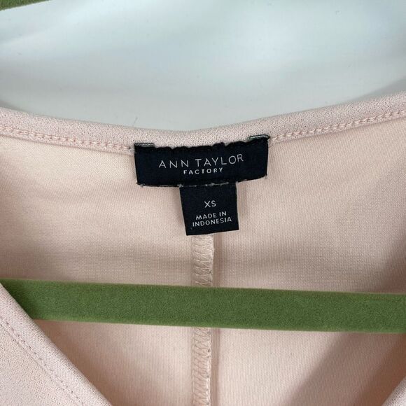Ann Taylor Pink 3/4 Sleeve Boxy Blouse size XS - Picture 3 of 6